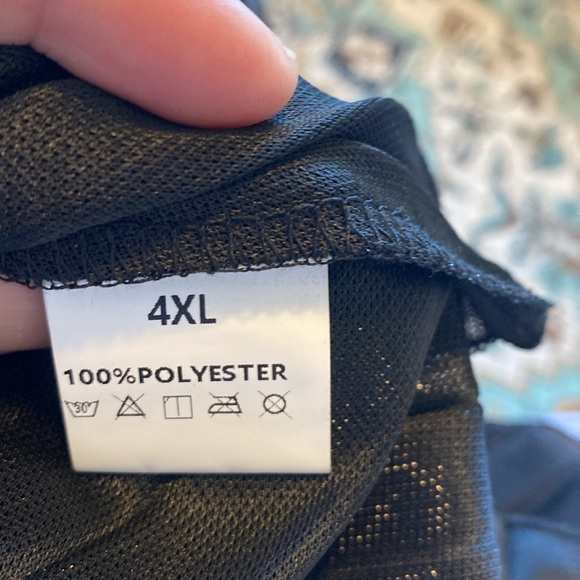 Pleated black skirt with gold shimmer. - Picture 8 of 11